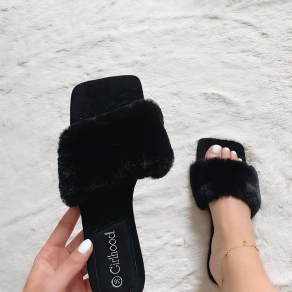 Black sandals - Picture 1 of 1